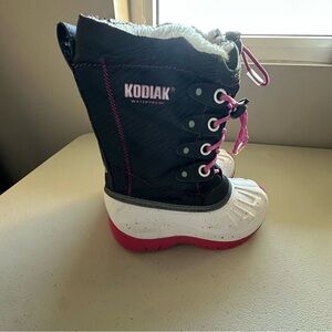 Kodiak Cali Glo Pac Boot, a waterproof and insulated girls' winter boot.